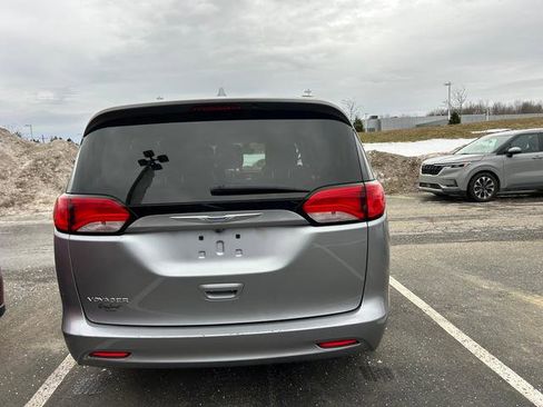 Used 2020 Chrysler Voyager Lxi image 4