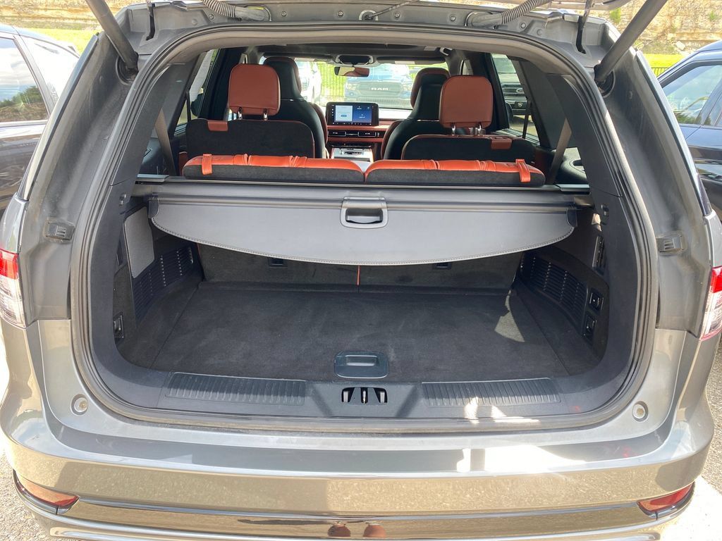 Used 2025 Lincoln Aviator Reserve w/ Equipment Group 201A AWD/4WD image 17