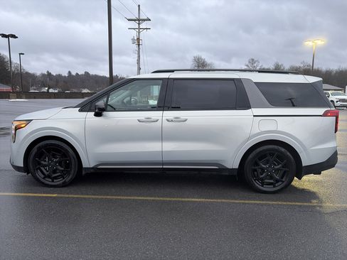 Used 2025 Kia Carnival SX w/ SX Dark Edition Package image 7