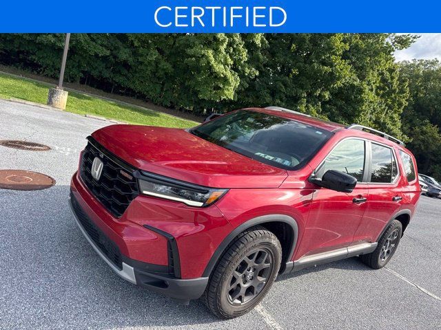 Used 2025 Honda Pilot TrailSport image 8