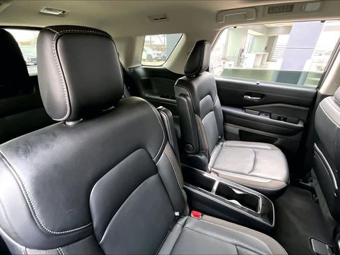 Used 2024 Nissan Pathfinder SL w/ SL Premium Package image 18