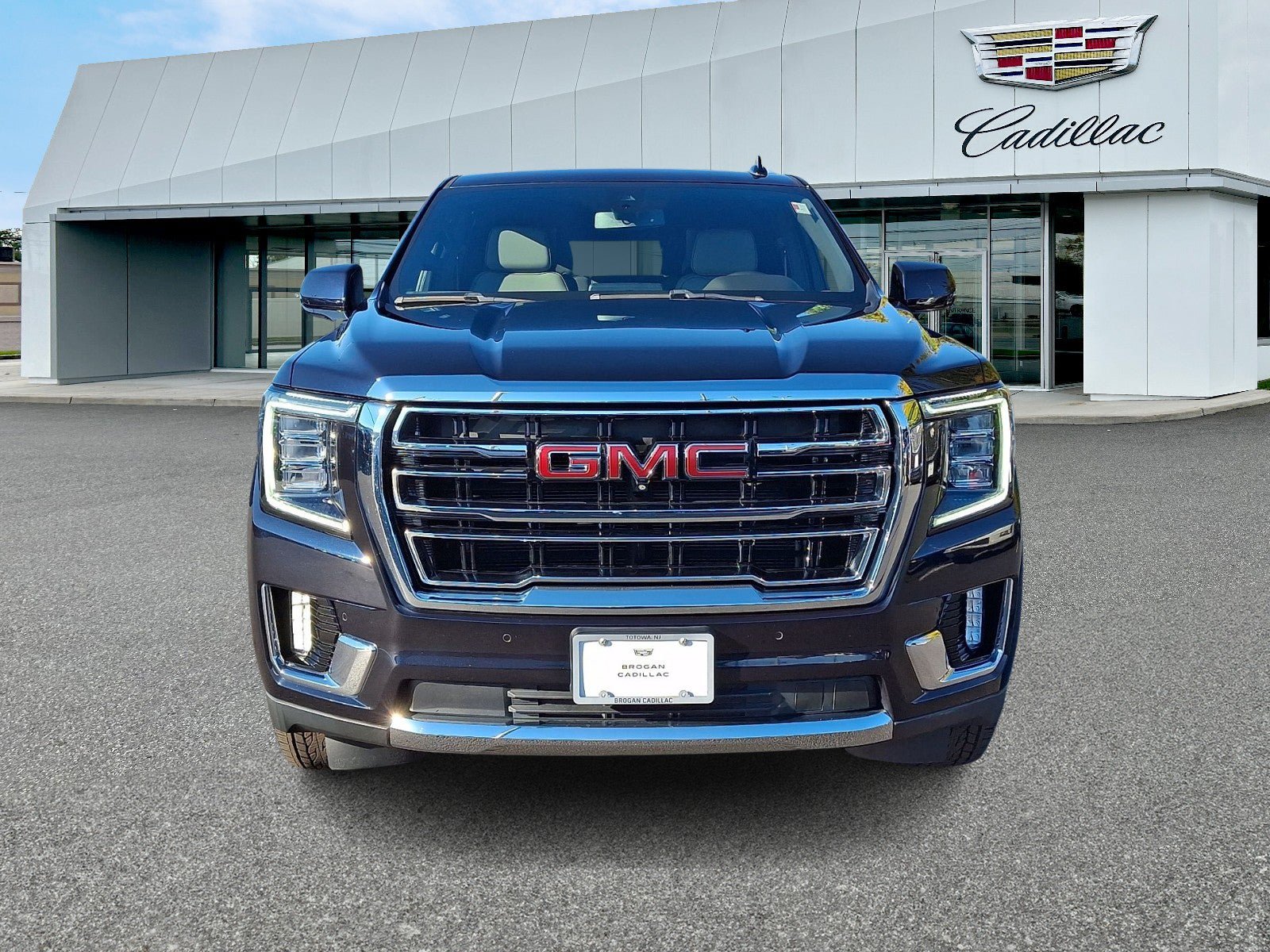 Used 2021 GMC Yukon SLT w/ Rear Media and Nav Package AWD/4WD image 2