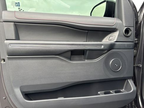 Used 2024 Ford Expedition Limited image 23