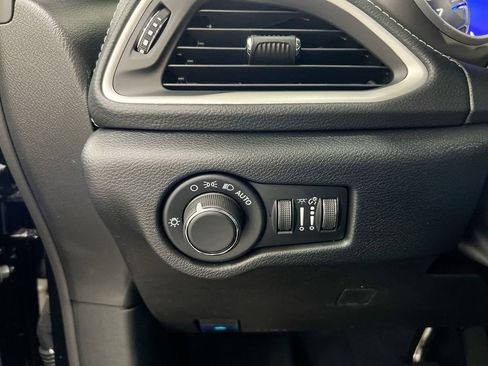 New 2027 Chrysler Pacifica Select AWD/4WD image 19