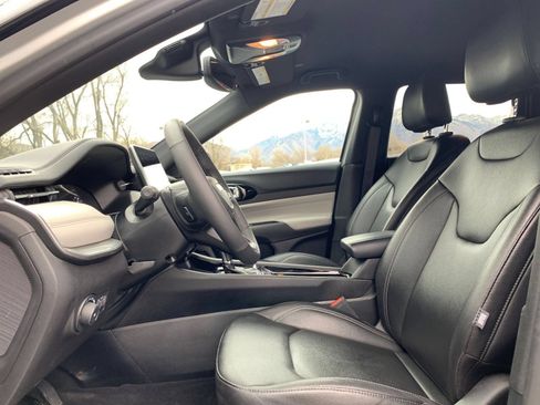 Used 2025 Jeep Compass Limited AWD/4WD image 28