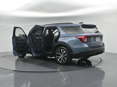 Certified 2025 Ford Explorer ST-Line w/ Premium Package RWD image 38