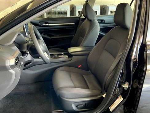 Used 2023 Nissan Altima 2.5 SV image 7