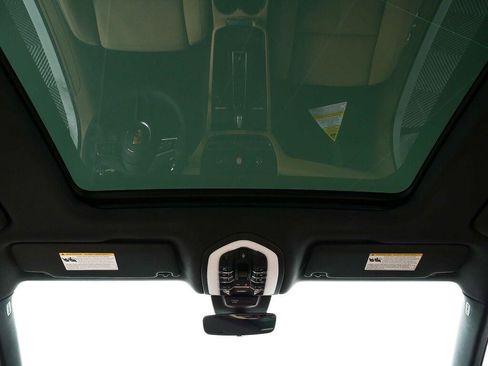 Used 2026 Porsche Macan AWD/4WD image 20