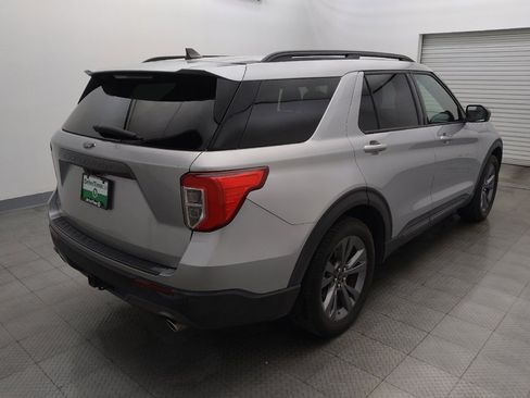 Used 2021 Ford Explorer XLT w/ Equipment Group 202A image 9