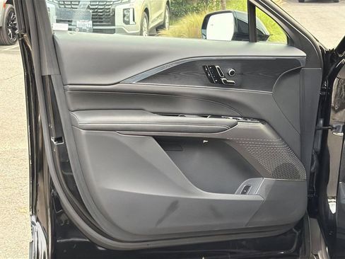 Used 2025 Cadillac Lyriq Luxury image 20