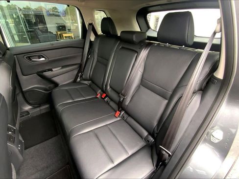 Used 2025 Nissan Rogue SV w/ SV Premium Package image 23