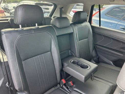Used 2022 Volkswagen Tiguan SE FWD image 49