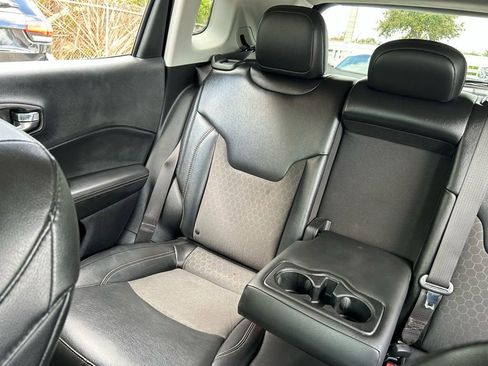 Used 2019 Jeep Compass Latitude image 12