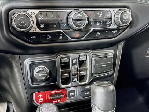 Used 2023 Jeep Wrangler Unlimited Rubicon 4xe w/ Cold Weather Group AWD/4WD image 21