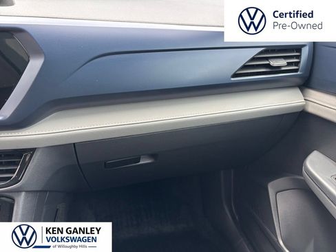 Used 2024 Volkswagen Taos SE AWD/4WD image 17