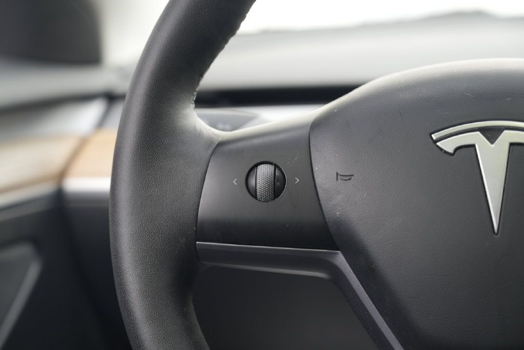 Used 2023 Tesla Model 3 Standard Range RWD image 43