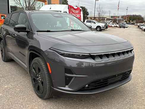 Used 2024 Jeep Wagoneer Launch Edition image 5
