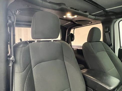 Used 2021 Jeep Wrangler Sport image 7