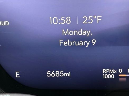 Used 2025 Buick Enclave Sport Touring w/ Power Package image 32