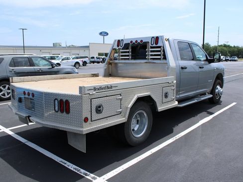 Used 2024 RAM 3500 SLT w/ Quick Order Package 2YG SLT AWD/4WD image 8