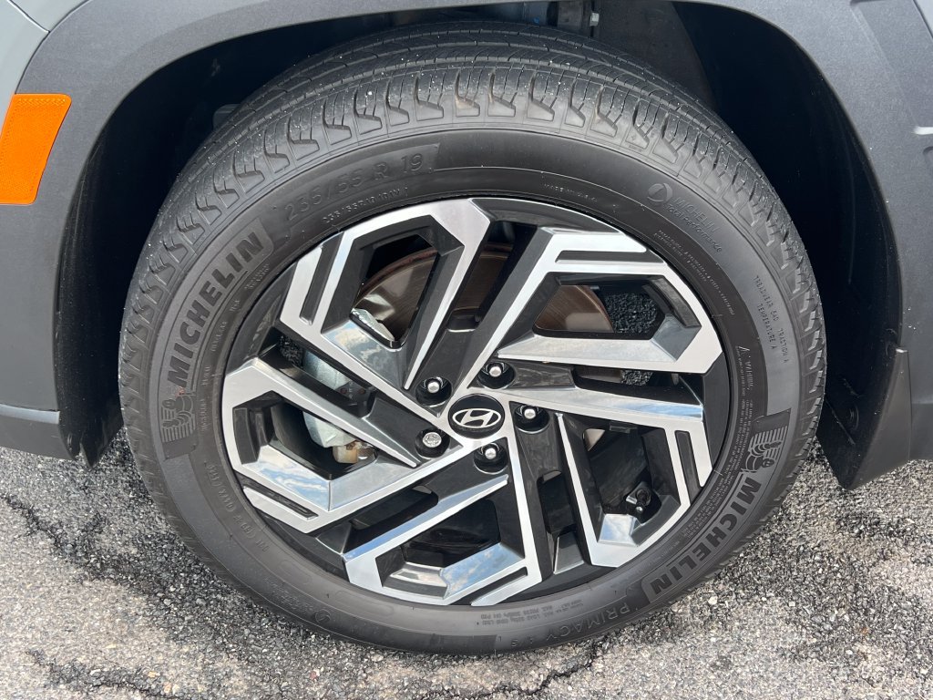 Used 2025 Hyundai Tucson Limited AWD/4WD image 16