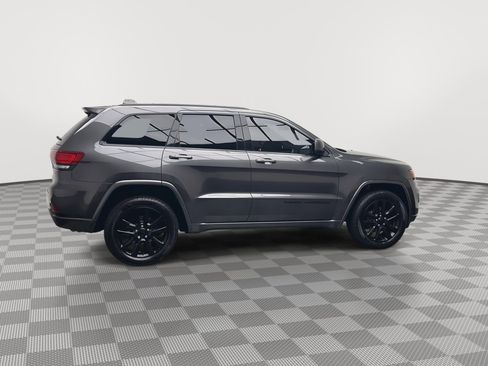 Used 2018 Jeep Grand Cherokee Altitude image 37