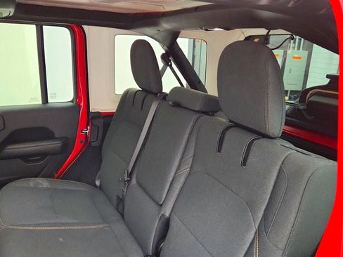 Used 2025 Jeep Wrangler Unlimited Sahara AWD/4WD image 20