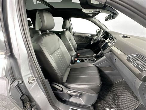 Used 2022 Volkswagen Tiguan SE R-Line image 29