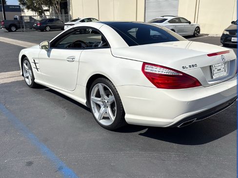 Used 2016 Mercedes-Benz SL 550 w/ Driver Assistance Package image 7