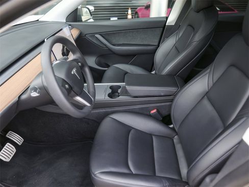 Used 2022 Tesla Model Y Performance image 15