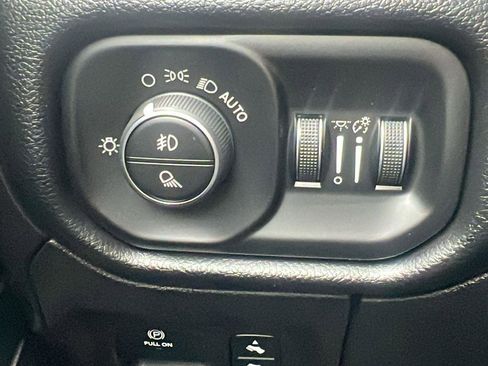 Used 2019 RAM 1500 Laramie image 10