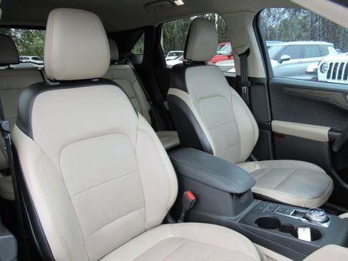 Used 2020 Ford Escape Titanium image 8