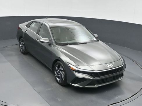 Used 2025 Hyundai Elantra SEL FWD image 37