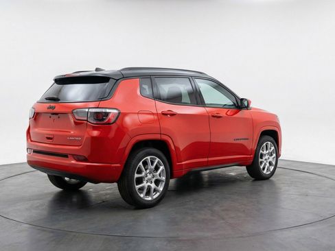 Used 2025 Jeep Compass Limited AWD/4WD image 9
