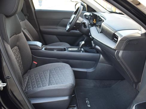 Certified 2025 Nissan Kicks SV image 40