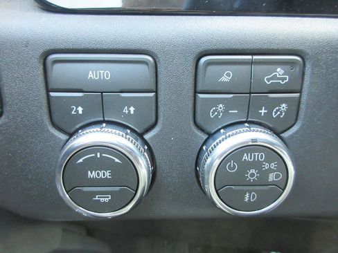 New 2026 GMC Sierra 1500 SLT image 16