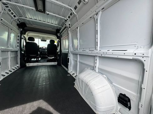 Used 2025 RAM ProMaster 2500 w/ Convenience Group FWD image 28