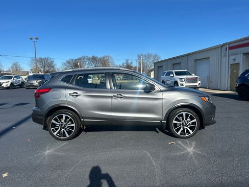Used 2018 Nissan Rogue Sport SL w/ SL Premium Package image 4