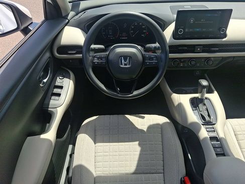 Used 2023 Honda HR-V LX image 11