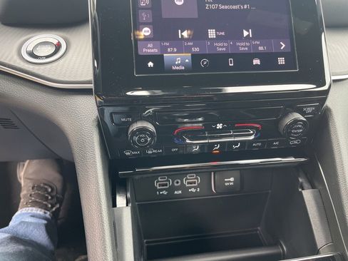 New 2025 Jeep Grand Cherokee Laredo X image 23