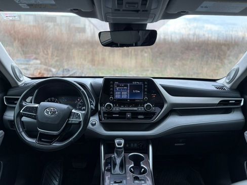 Used 2022 Toyota Highlander Limited image 10