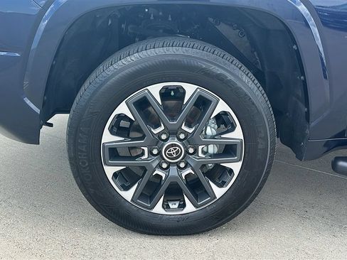 Used 2024 Toyota Tundra Limited AWD/4WD image 7