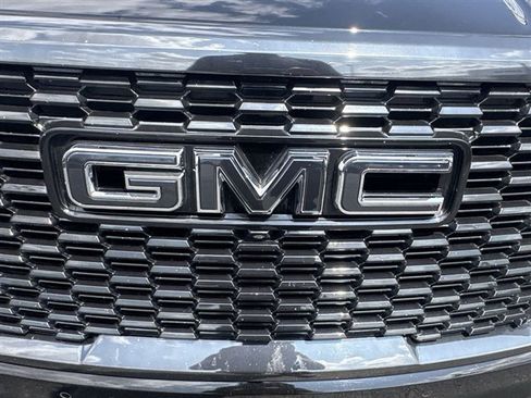 Used 2024 GMC Yukon Denali Ultimate AWD/4WD image 32