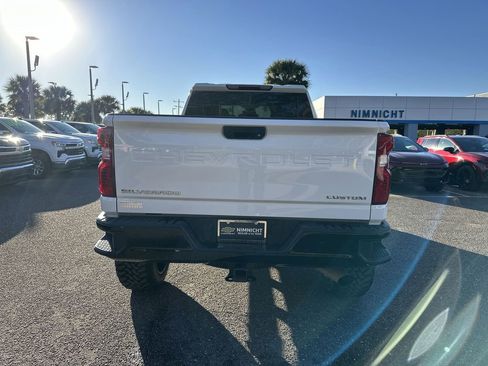 Used 2024 Chevrolet Silverado 2500 Custom image 15
