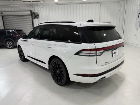 Used 2025 Lincoln Aviator Reserve w/ Luxury Package RWD image 3
