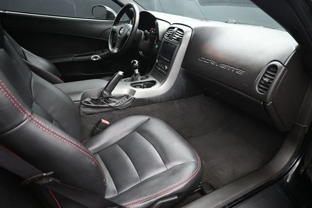 Used 2006 Chevrolet Corvette Coupe RWD image 16