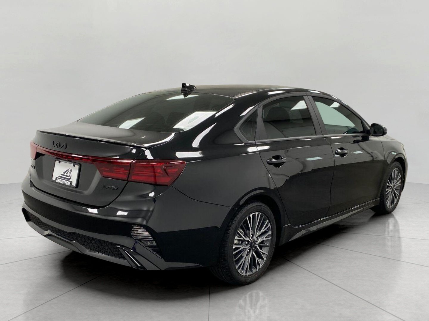 Used 2024 Kia Forte GT-Line w/ GT-Line Premium Package FWD image 4