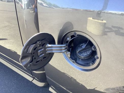 Used 2017 RAM 1500 Express RWD image 20