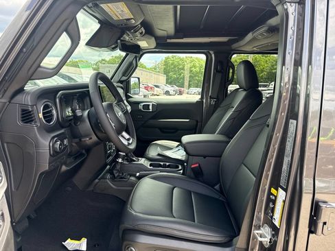 New 2026 Jeep Wrangler Unlimited Sahara AWD/4WD image 16