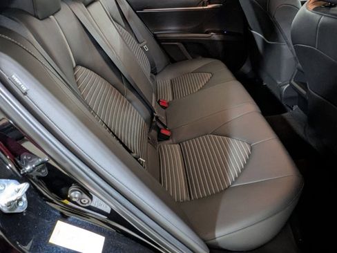 Used 2018 Toyota Camry SE w/ Convenience Package FWD image 17